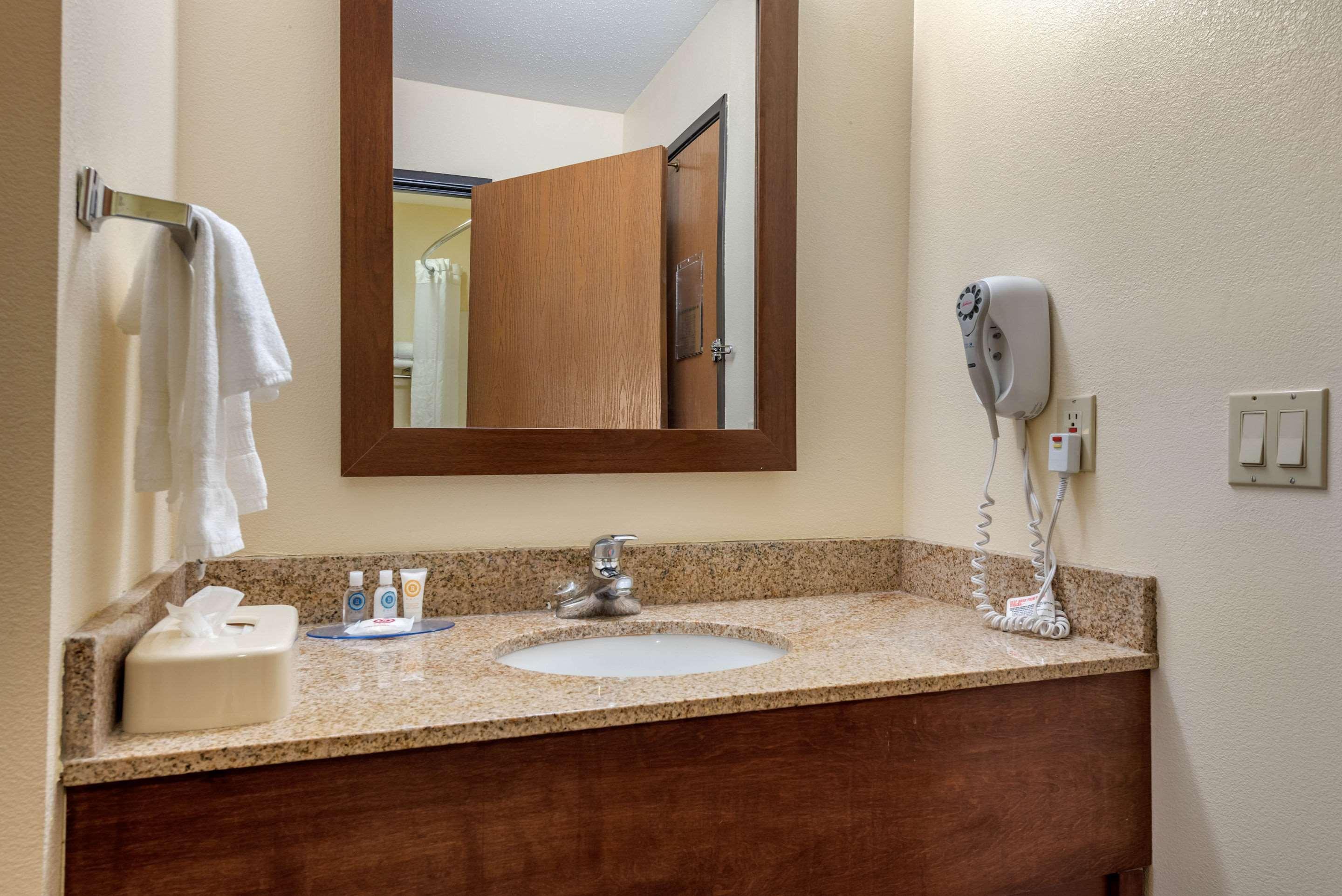 Comfort Inn Warren I-69 Экстерьер фото