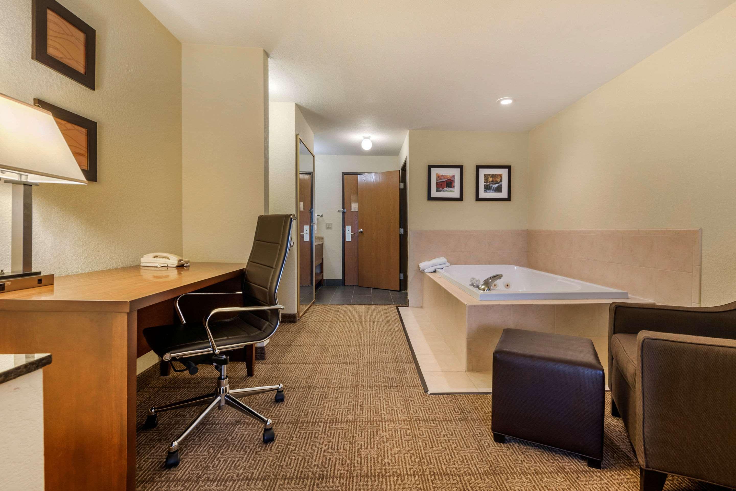 Comfort Inn Warren I-69 Экстерьер фото